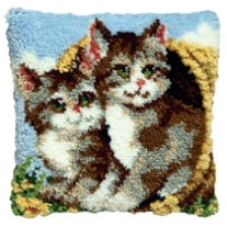 Kussenpakket in knooptechniek, 40x40cm, katjes in mand