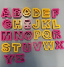 OUTLET Uitsteekvormen kunststof alfabet, 26 stuks 4.5 cm hoog