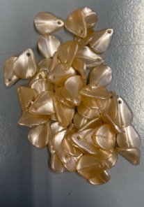 OUTLET Bloemblaadjes acrylkralen, 15 x 10 mm, 50 st, beige