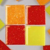 Glasmozaieksteentjes, 10x10 mm 200 gr rood-mix