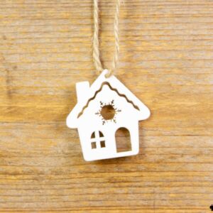 Houten hanger met koord, wit, 5 cm, kersthuisje