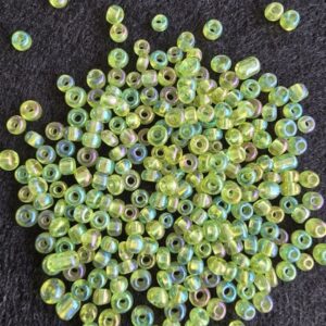 OUTLET Glazen kraaltjes/borduurkraaltjes/rocailles rainbow, 3 mm, 50 gram lichtgroen