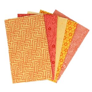 Bedrukte katoenen stof, 50 x 57 cm, Amorous Amber, bundel van 5 lapjes